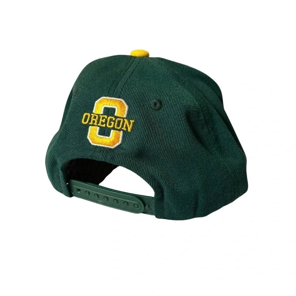 Vintage Top of the World Oregon Ducks Graffiti Script SnapBack Hat
